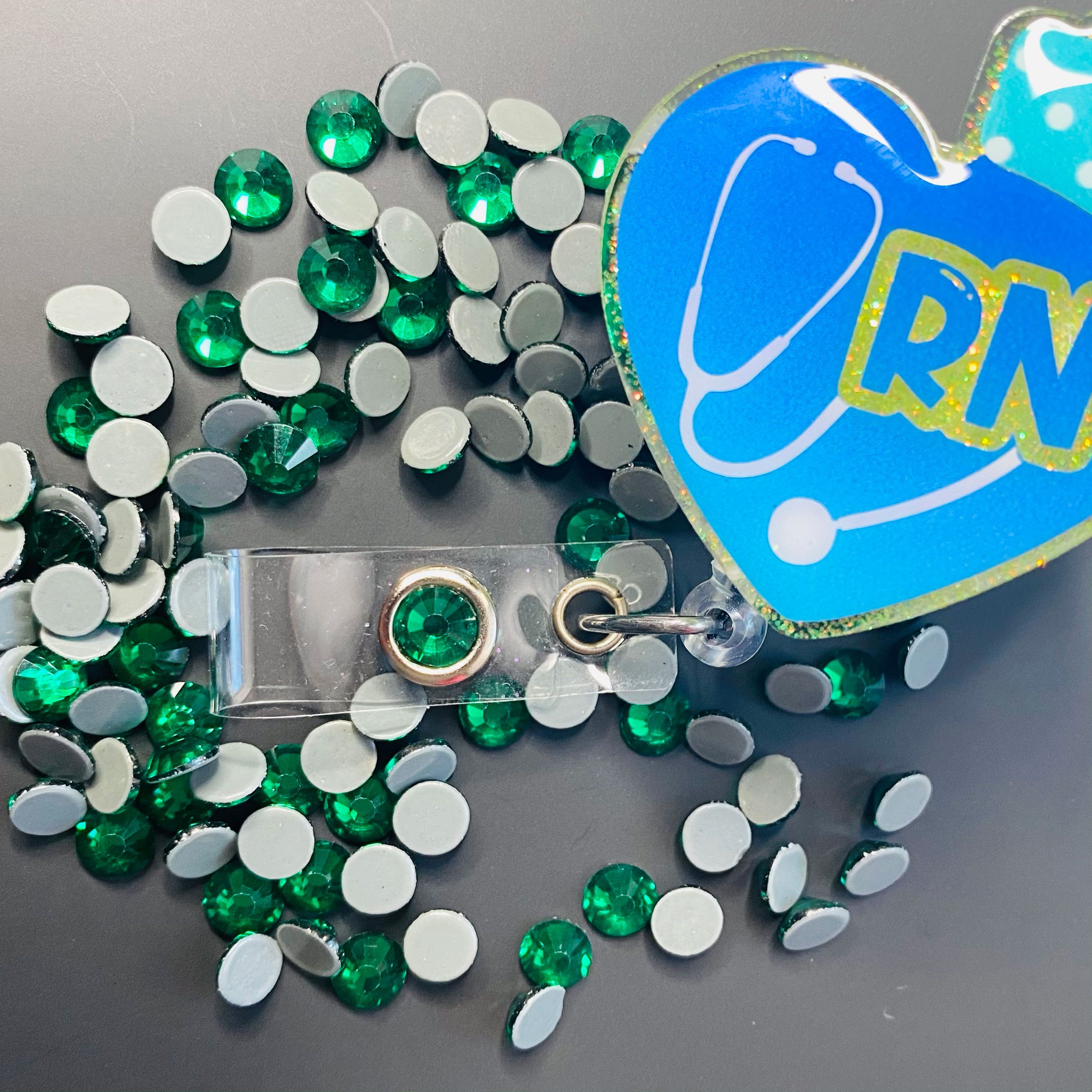 Alternative view of Emerald Hotfix Rhinestone ss30 (machine cut) 100+ stones