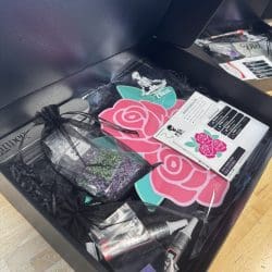 Alternative view of Rose Bouquet- Glass Rhinestone Art Box