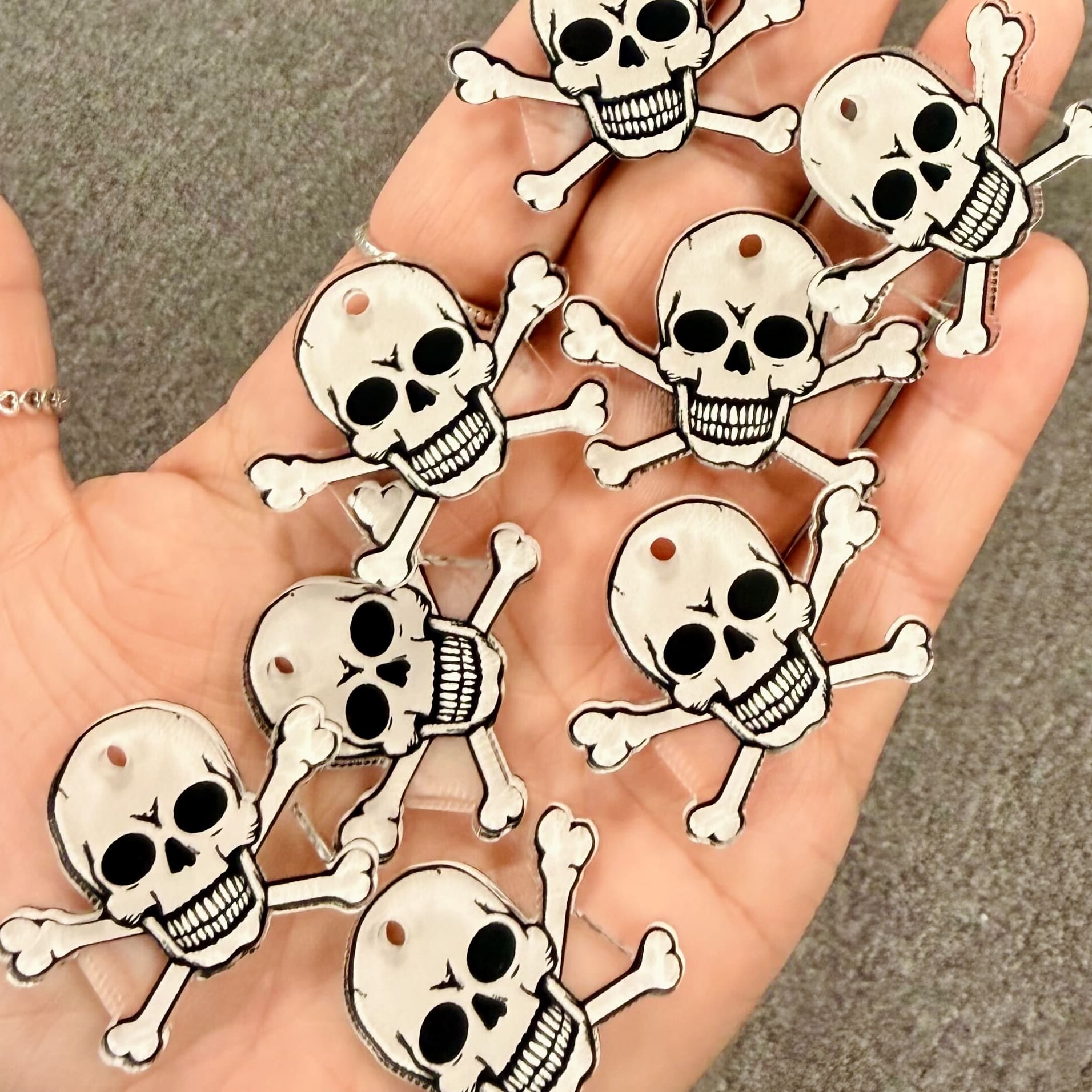 Skull and Crossbones Charms - 1.5 inch (10 pack) - Image 2